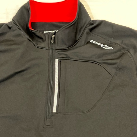 Saucony XL men’s sweater Performance with Quarter-Zip front pocket at top left. - Picture 3 of 16